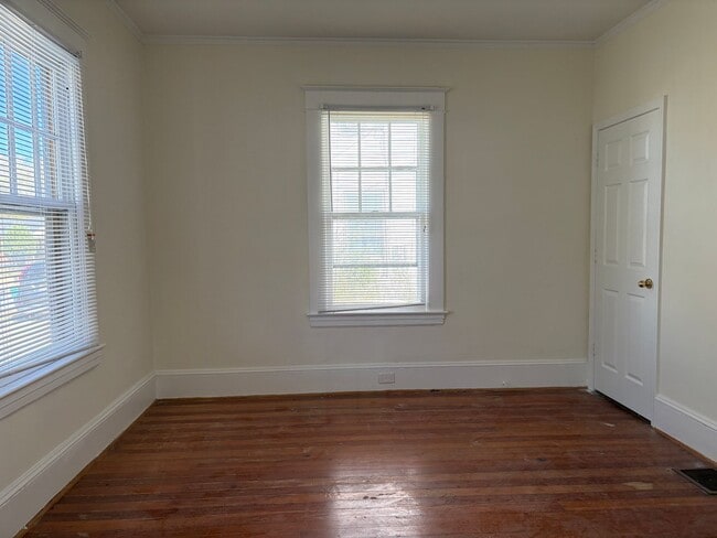 Building Photo - 2 Bedroom, 1 Bathroom House in High Point!
