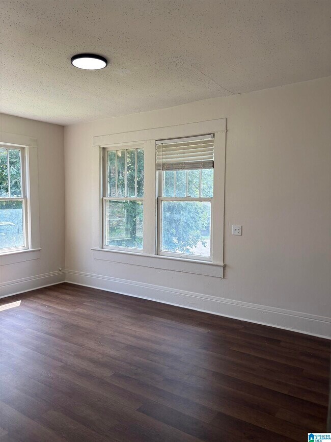 Building Photo - 1227 8th Ave W