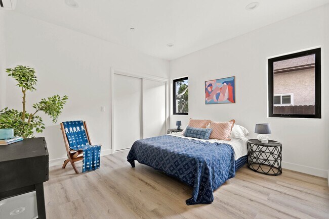 Building Photo - Stunning brand new construction, modern lu...