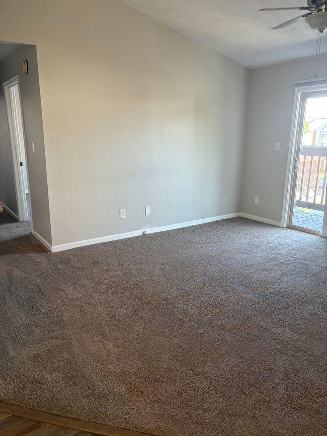Building Photo - Hampton Club Gated Community