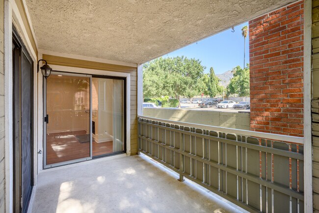 Building Photo - 1166 Rosedale Ave