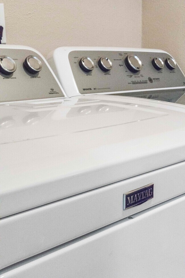 Building Photo - 1919 Puritan Dr