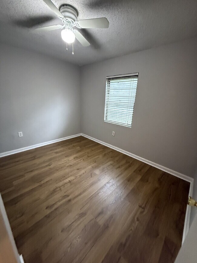 Building Photo - Beautiful 4Bd/2BA Right off Miccosukee Rd.