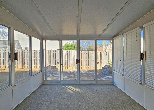 Building Photo - 940 Bridgegate Dr NE