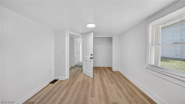 Building Photo - 511 Brown St