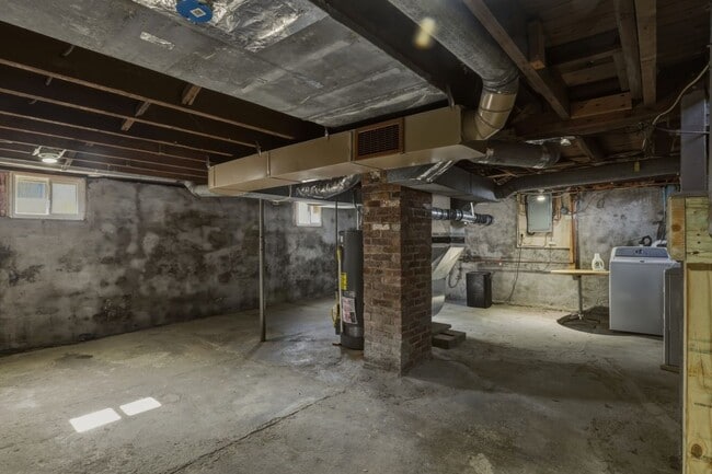 Building Photo - 555 W High St