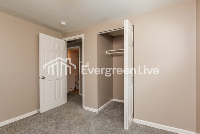 Building Photo - 4014 Woodcliffe Ave