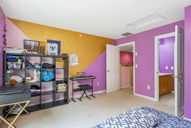 Building Photo - 68 Buttercup Ln