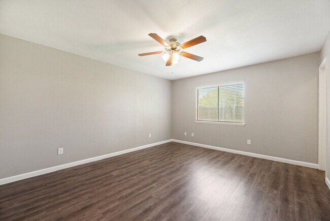 Building Photo - 17615 Autumn Hills Dr