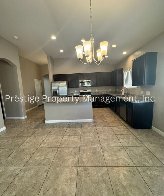 Building Photo - Spacious 4+Den/3 Northwest Home!