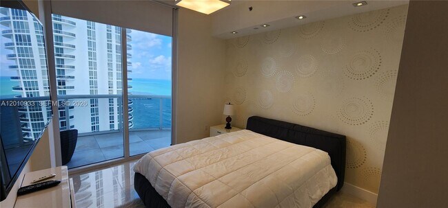 Building Photo - 15811 Collins Ave
