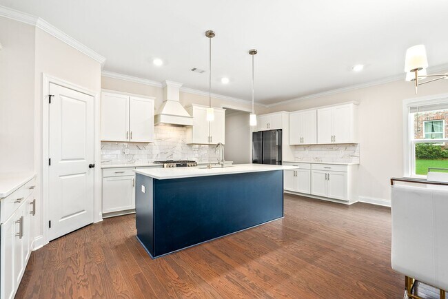 Building Photo - 826 Clear Spring Dr