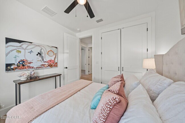 Building Photo - 145 Manistee Dr