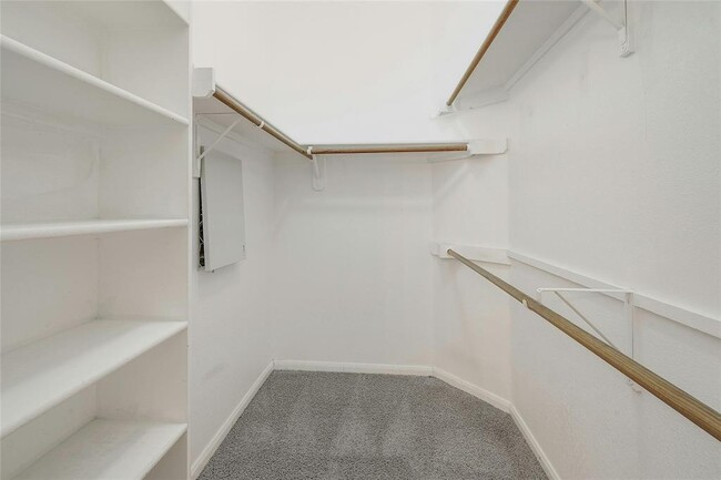 Building Photo - 6036 Mesa Verde Cir