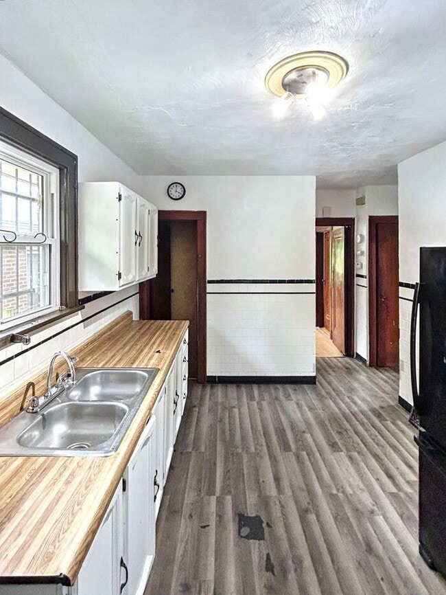 Building Photo - Charming 2-Bedroom Home with Fenced Yard i...