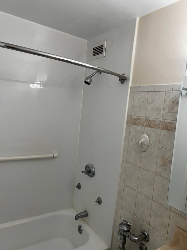 Building Photo - 1401 E 55th St