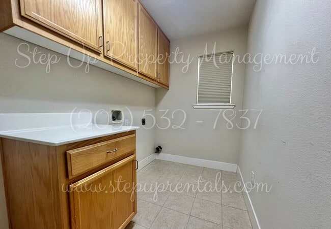 Building Photo - Elegant and Spacious 3-Bedroom Home with Modern Upgrades!
