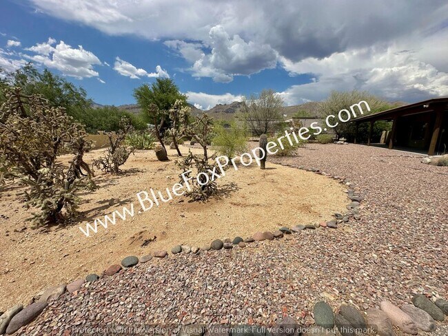 Building Photo - 4814 N Castle Ridge Rd