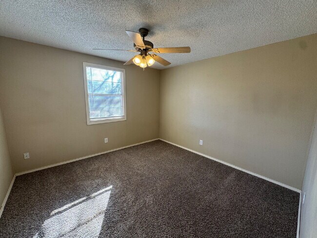 Building Photo - Home With 2 Living Areas Located Near School & W. Loop 289 / Marsha Sharp Fwy Access!