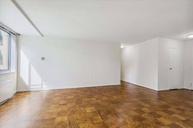 Building Photo - 10401 Grosvenor Pl