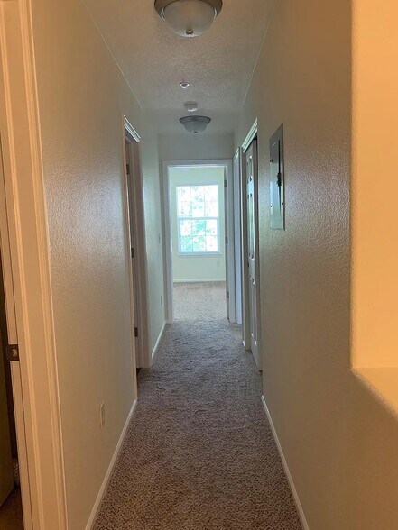 Building Photo - 1520 S Florence Way