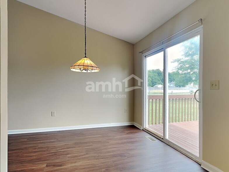 Building Photo - 1234 Nottingham Rd