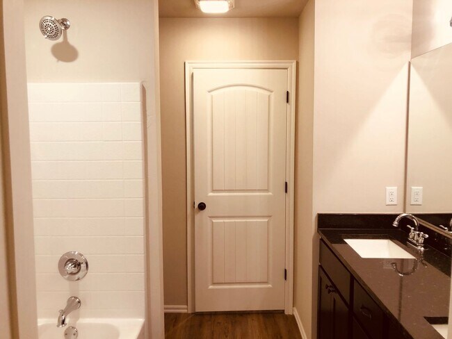 Building Photo - 3 bed 2 bath with 2 car garage duplex for rent in Edmond near Broadway and 2nd Street!