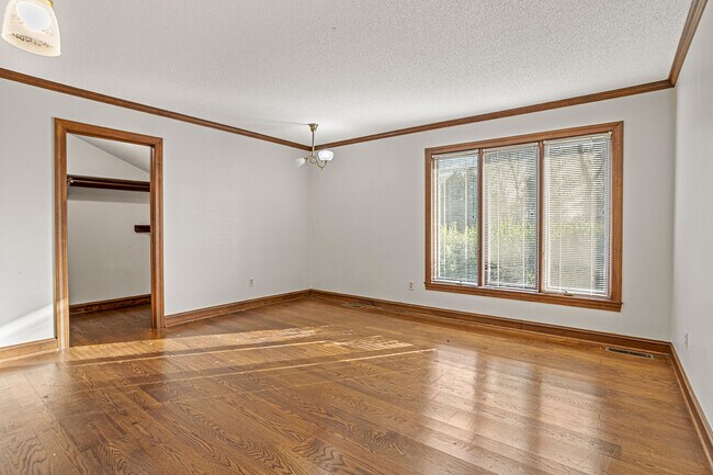 Building Photo - 274 Elkins Rd