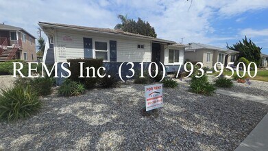 Building Photo - Bright Upstairs 1 Bedroom Apartment w/ Shared Garage Parking