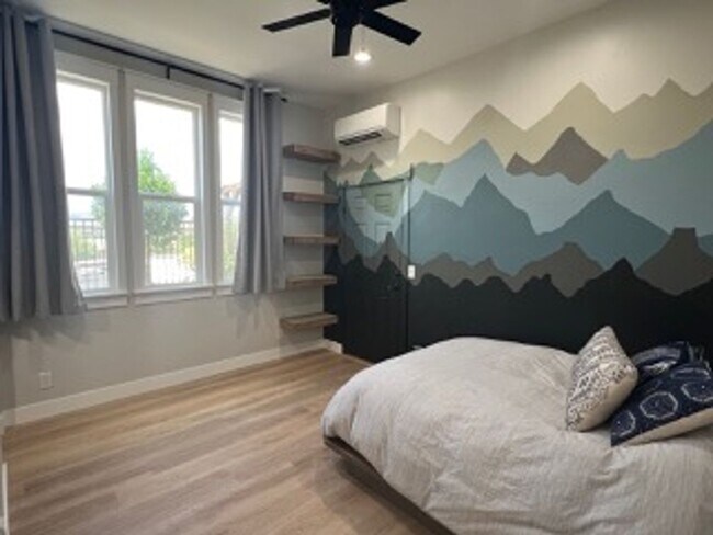Building Photo - Very Spacious 6 bedroom home with amazing ...