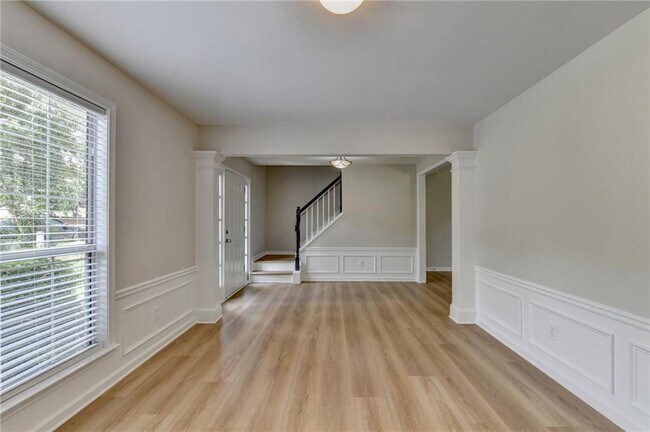 Building Photo - 340 Waddington Trail