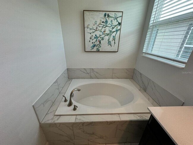 Building Photo - 9235 Sommerset Hills Dr
