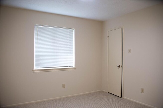 Building Photo - 13214 Ensley Wood Dr