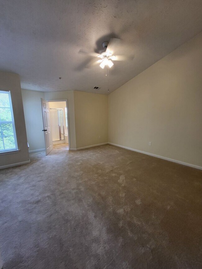 Building Photo - SPACIOUS 3-Level Townhome in Winston's Choice