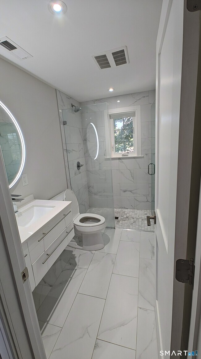 Building Photo - 38 Poe Ct