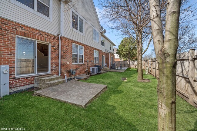 Building Photo - 1706 Buckingham Dr