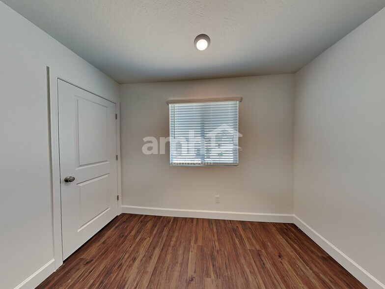 Building Photo - 17134 W Lawrence Ln