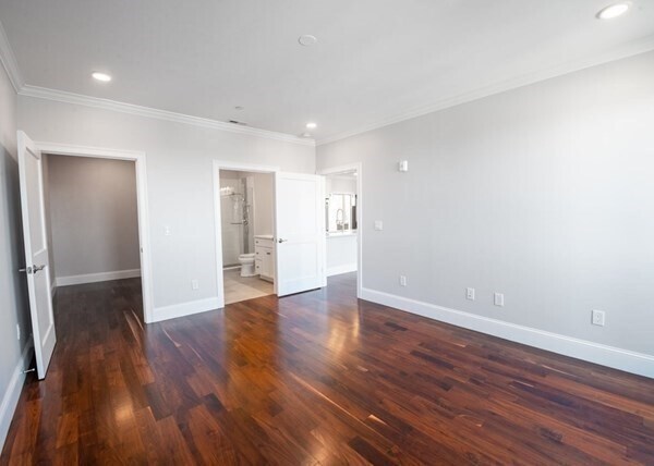 Building Photo - 87 Medford St
