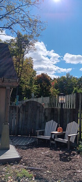 Various yard seatings - 10426 Vistula Rd