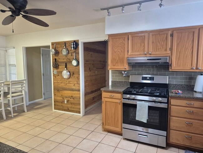 Building Photo - 1516 Lincoln Ave