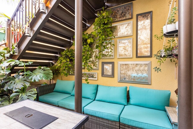 Building Photo - 509 S Willow Ave