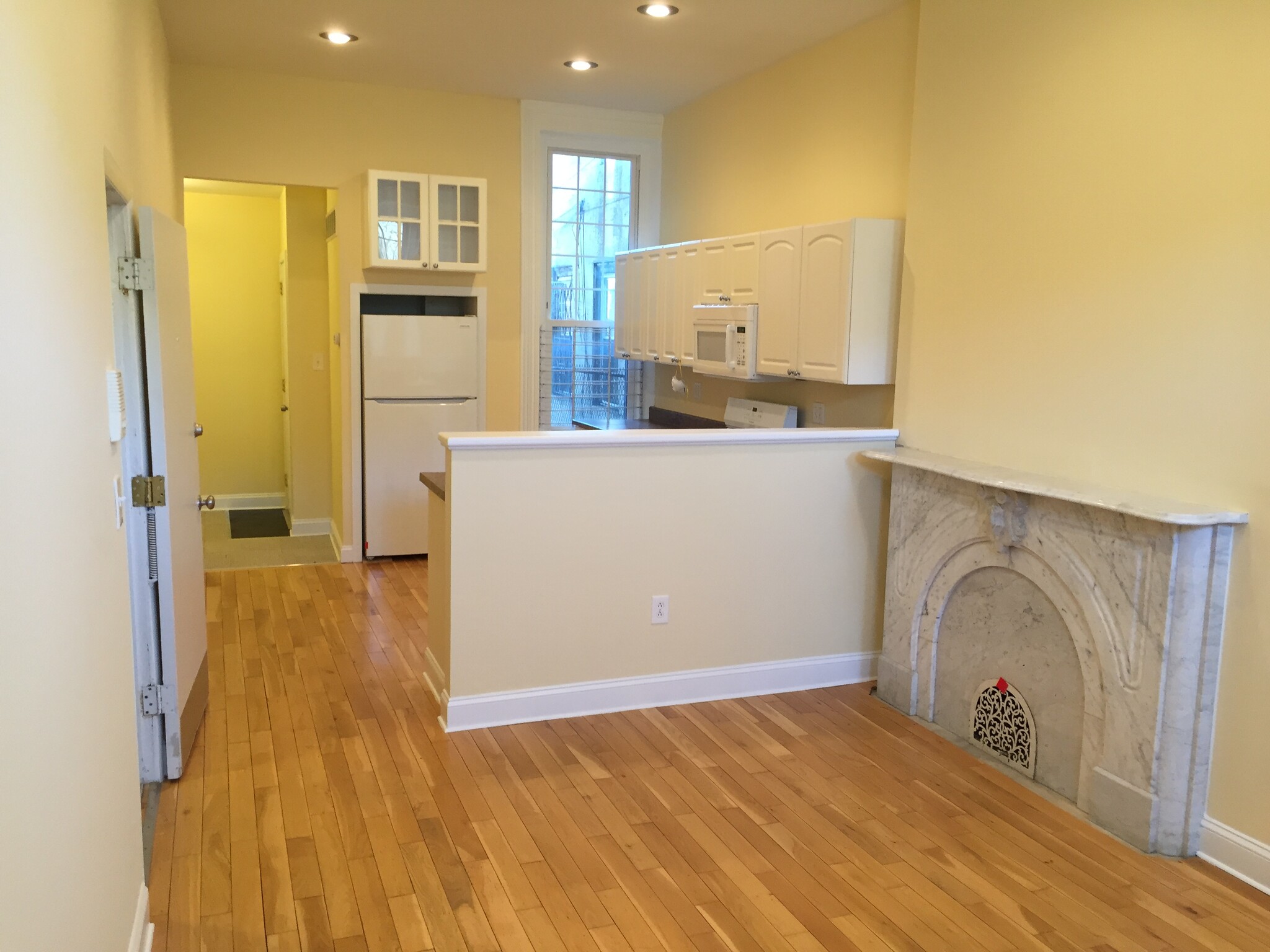kitchen from living room - 721 Corinthian Ave