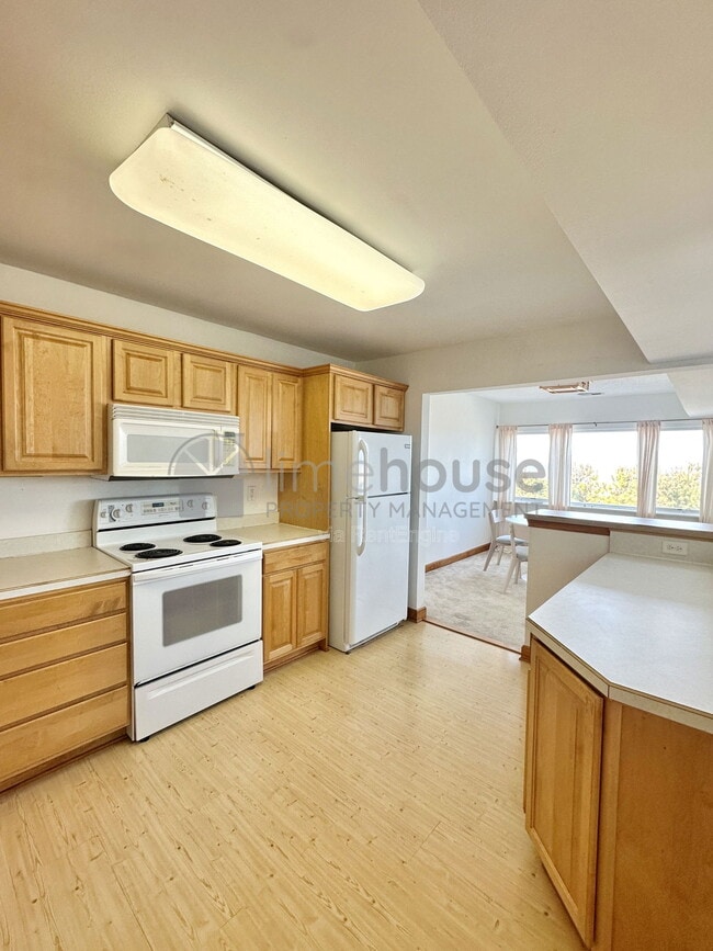 Building Photo - 3908 Whispering Oaks Pl