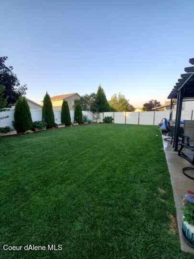 Building Photo - 3-Bedroom Home in The Landings – Fully Fenced Yard & 2-Car Garage