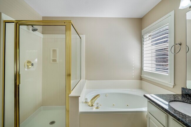 Building Photo - 9631 Bavaria Dr