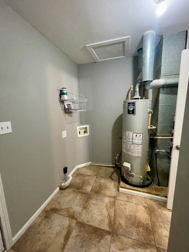 Building Photo - Beautifully remodeled home in Riverdale wi...