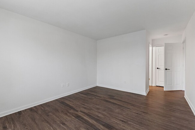 Building Photo - 1308 E Liberty Cir