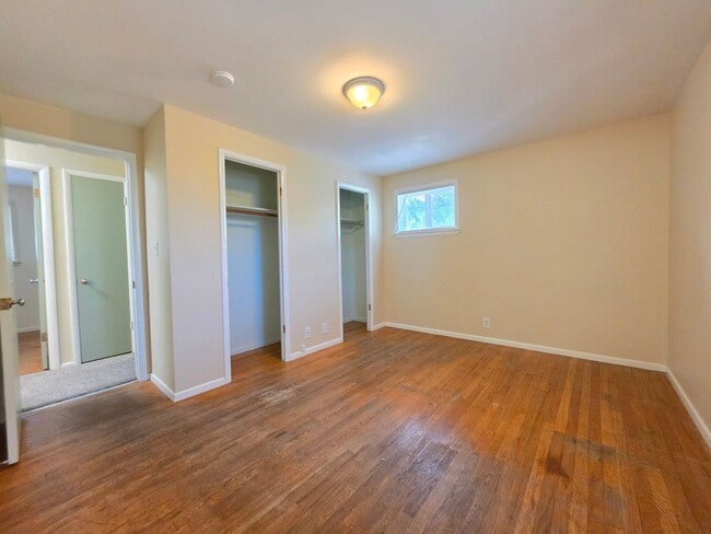 Building Photo - 710 S 44th St