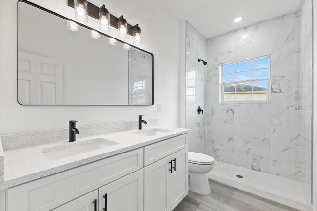 Building Photo - Stylish & Spacious 3 Bedroom Home in Prime Location!