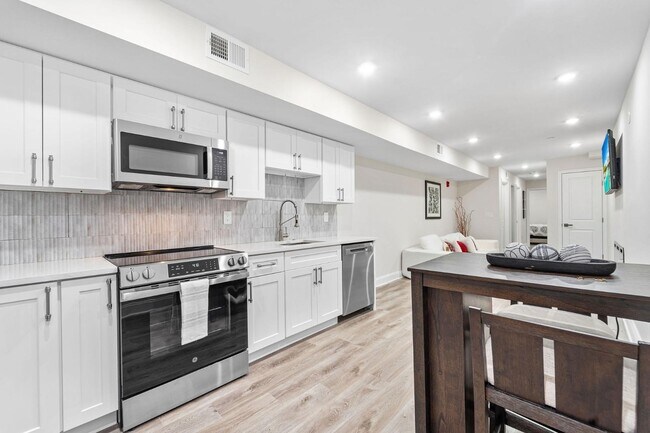 Building Photo - 2341 N College Ave